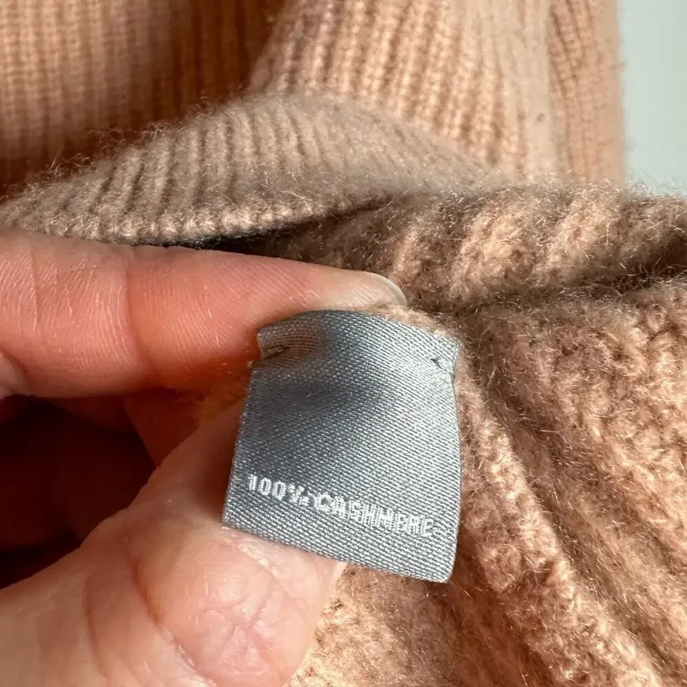 Neiman Marcus The Cashmere Collection Pink V-Neck Sweater Women's Small